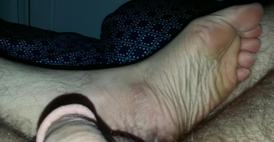 Want to CUM on my feet?