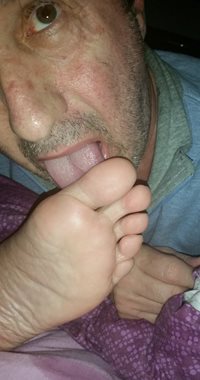 I love licking feet
