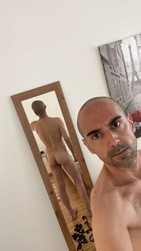butt naked @home