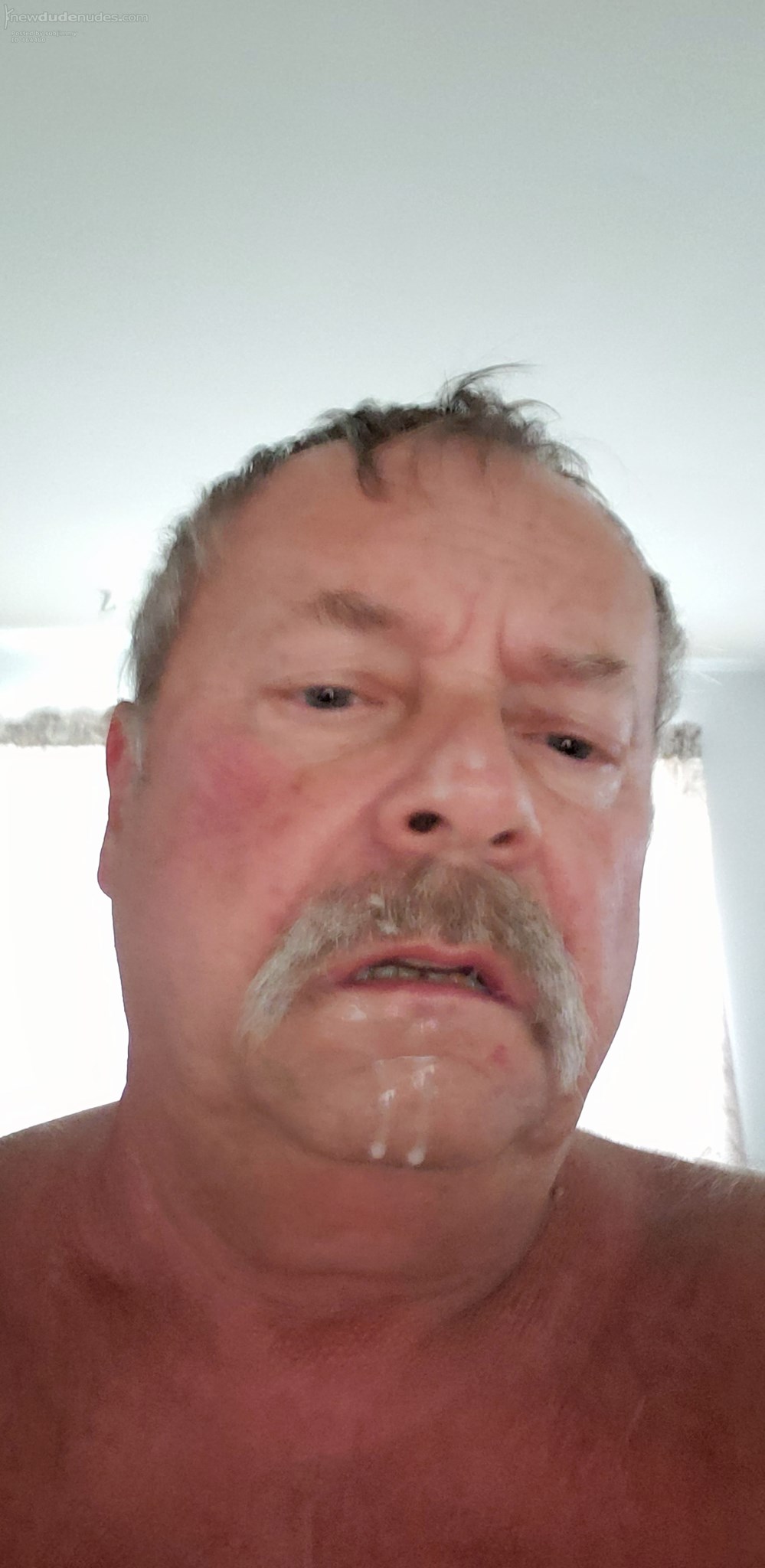 I love a nice big load ...the more cum the better 