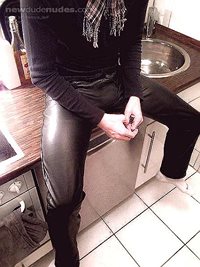 Me in my tight Leatherpants in Mothers Kitchen